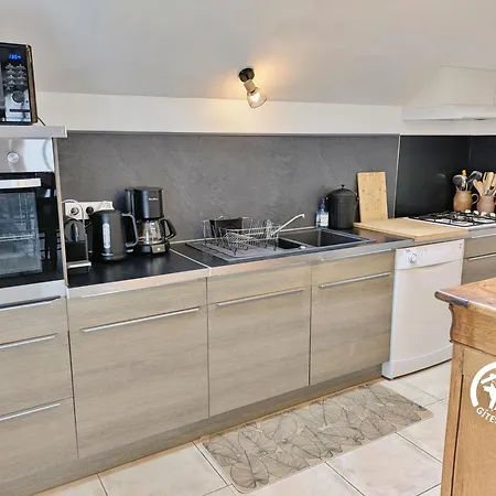 Holiday home Des Cinq Tours Sainte-Suzanne (Mayenne)