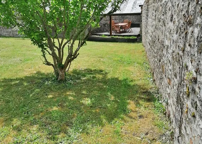 Des Cinq Tours Sainte-Suzanne