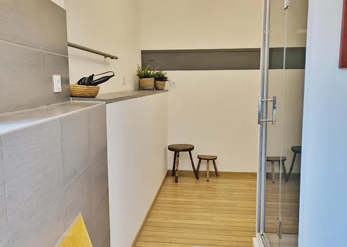 Des Cinq Tours Sainte-Suzanne