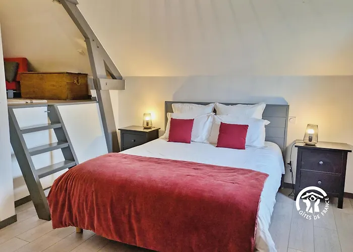 Des Cinq Tours Sainte-Suzanne