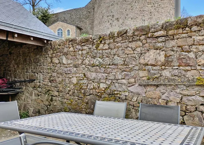 Des Cinq Tours Nyaraló Sainte-Suzanne